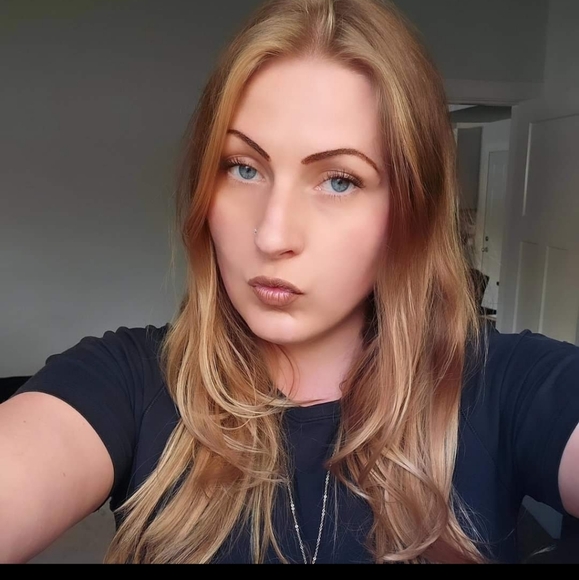 Meet your Posher, Amanda - Picture 1 of 1